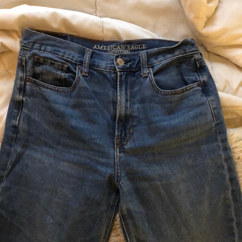 LIMITED EDITION AMERICAN EAGLE MOM JEANS!!